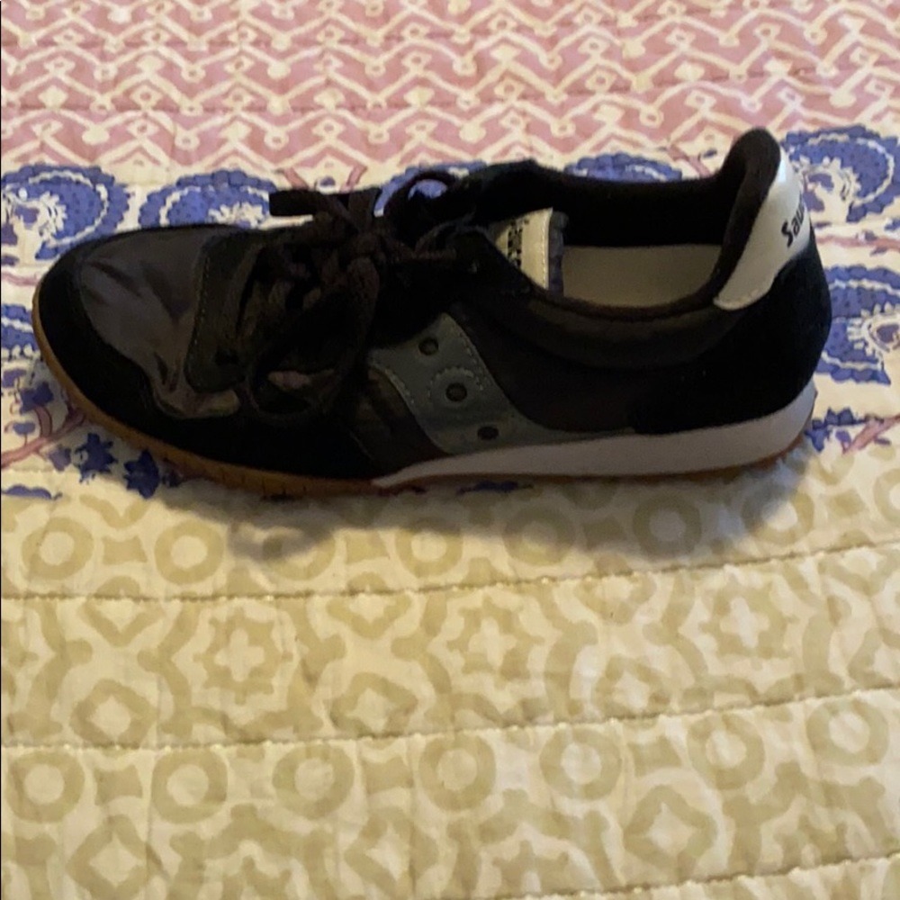 Gently used saucony running shoes